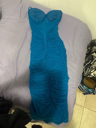 Vestido azul largo ajustado con fruncido