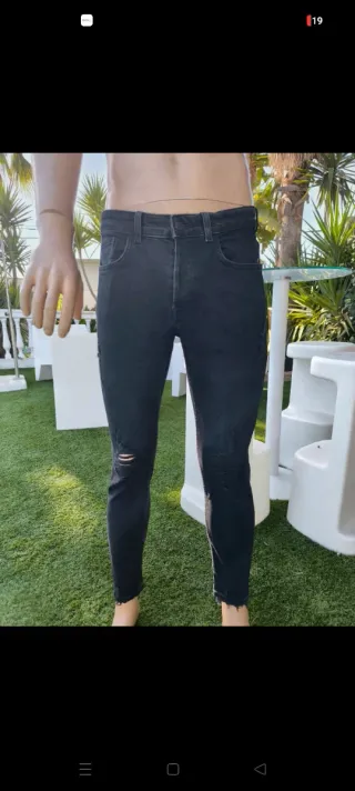 Pantalón vaquero Hombre Zara negro desgastado 