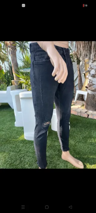 Pantalón vaquero Hombre Zara negro desgastado 