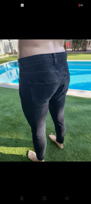 Pantalón vaquero Hombre Zara negro desgastado 