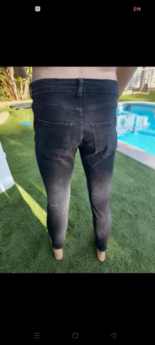 Pantalón vaquero Hombre Zara negro desgastado 