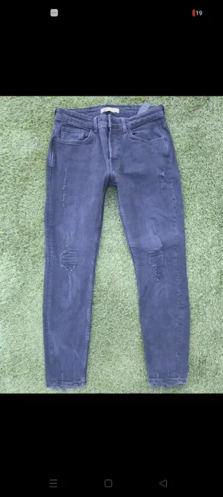 Pantalón vaquero Hombre Zara negro desgastado 