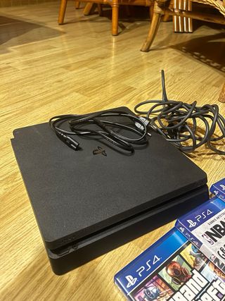 Consola Sony PS4 1TB + 4 Juegos
