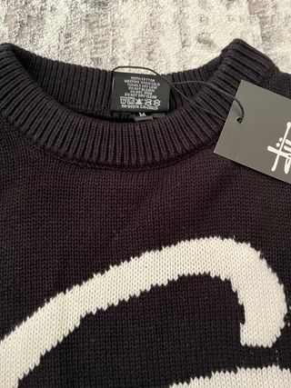 Jersey Stüssy Negro con Logo Blanco