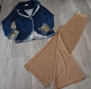 Traje de chaqueta y pantalón dorado
