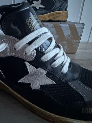 Zapatillas Golden Goose Negras y Doradas Talla 43