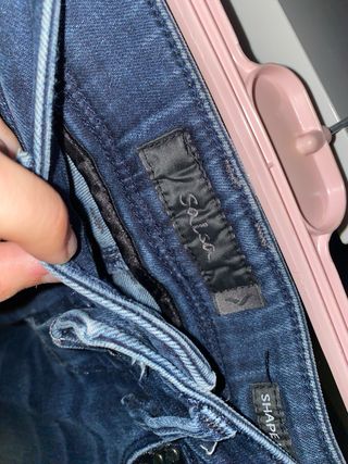 Pantalones vaqueros con tachuelas