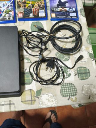 Consola PS4 1TB Negra + 8 Juegos +3 mandos 