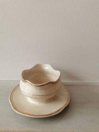 Salsera antigua con plato _la Cartuja de Sevilla