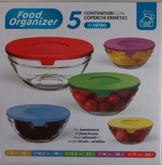 Set 4 ciotole vetro con coperchi.