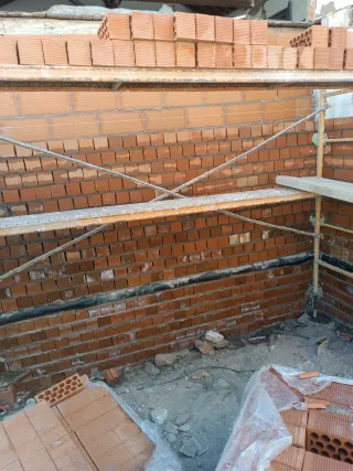 Albañil .Trabajo y dominio