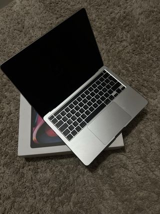 MacBook Pro 13” M2 TouchBar Plata