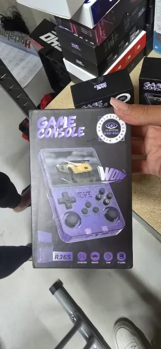 Consola Portátil R365 Morado y Negro
