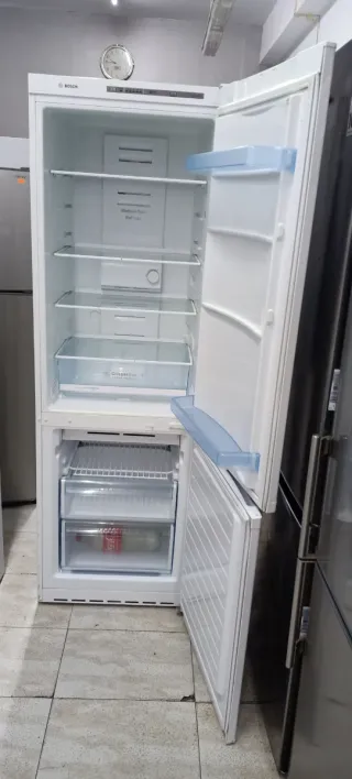 NEVERA COMBI BOSCH NO FROST ENERGÍA A+