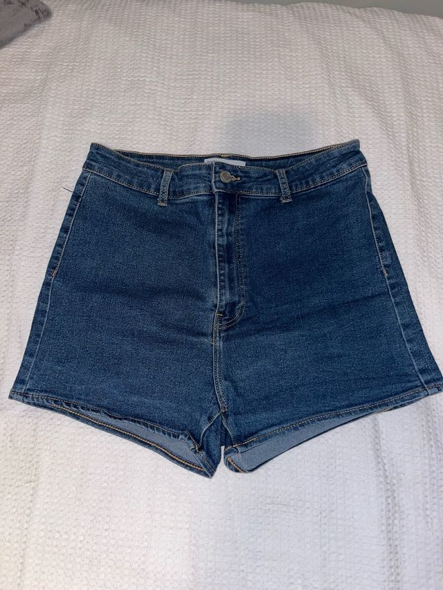 Shorts vaqueros Bershka talla 42