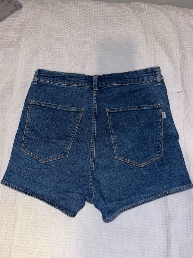 Shorts vaqueros Bershka talla 42