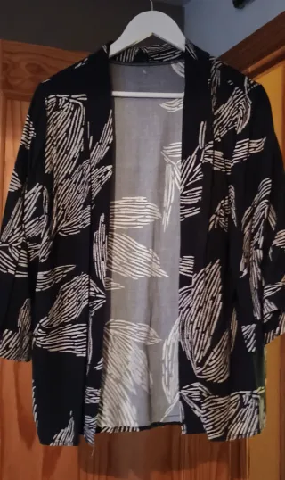 Chaqueta Kimono Negra y Beige Talla M