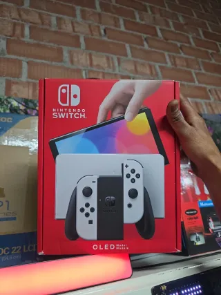 Nintendo Switch OLED Blanca y Negra
