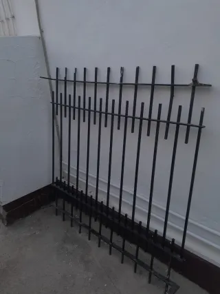 Ventana corredera con persiana y reja