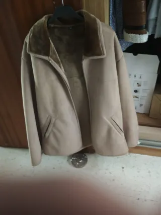 Chaqueta beige con forro marrón Talla M