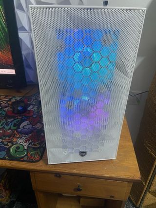 PC Gaming Blanco con Luces RGB