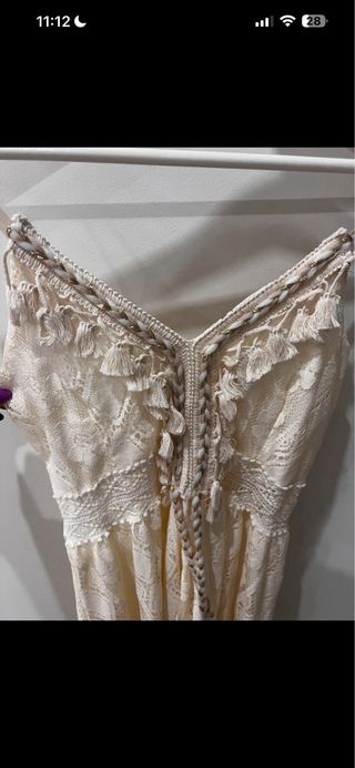 Vestido Midi de Encaje y Tirantes