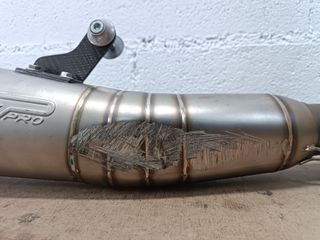 Yamaha R6 Leovince GPPro escape