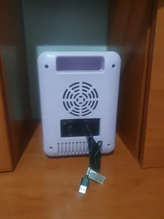 Mini nevera USB para coche/habitación