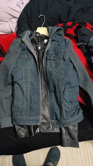 Chaqueta vaquera con capucha 