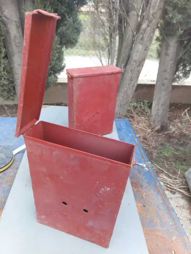 Caja metálica con tapa