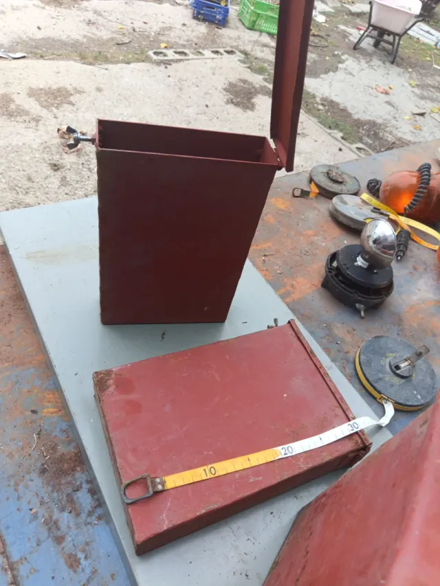 Caja metálica con tapa