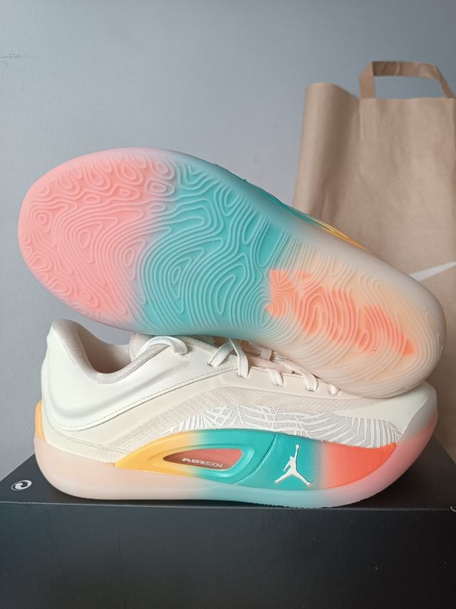 Nike Jordan Zion 4 Talla 40 Beige Multicolor