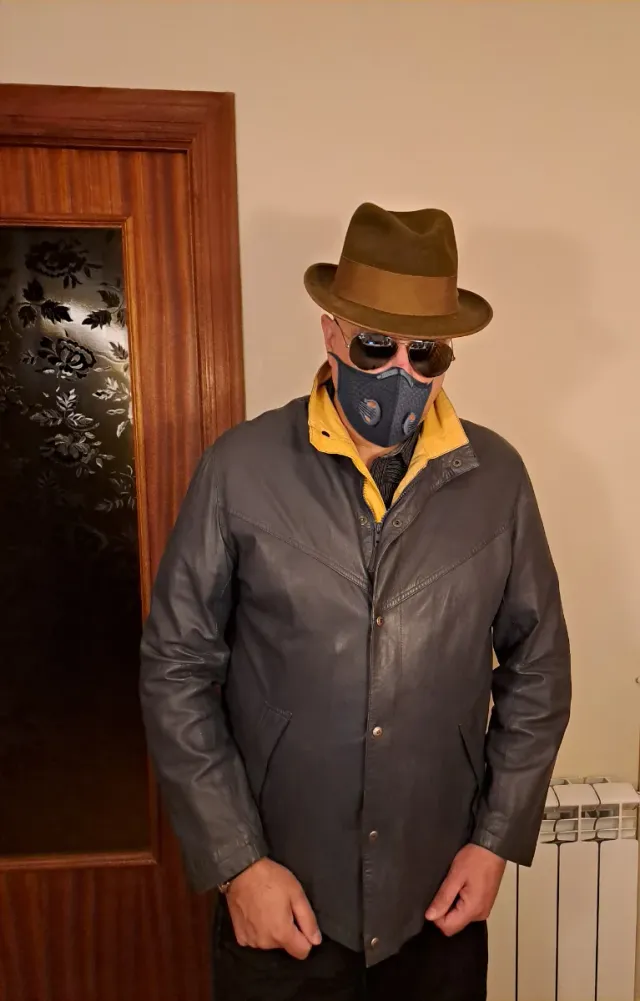 Chaqueta de piel By Patricia gris y amarilla