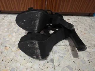 Tacones negros de plataforma
