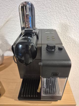 Cafetera DeLonghi Nespresso Lattissima Touch