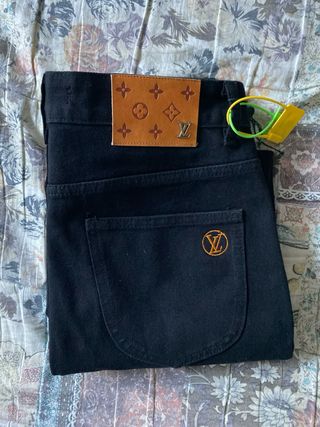 Jeans Louis Vuitton ricamati floreali