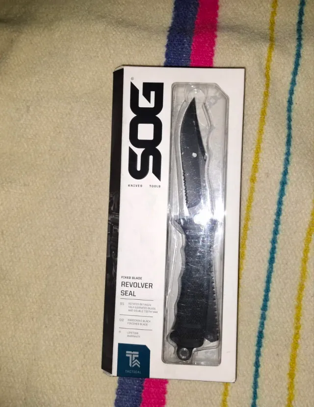 Cuchillo SOG Revolver Negro