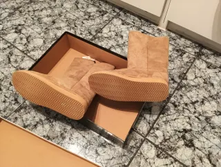 Botas tipo Ugg Beige/Marrón Sin marca