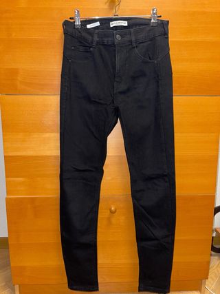 Pantalón vaquero negro mujer Pull and Bear