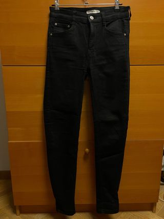 Pantalón vaquero negro mujer Pull and Bear