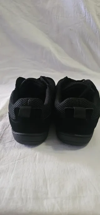 Zapatillas barefoot negras