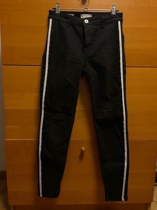Pantalón vaquero negro mujer con raya lateral