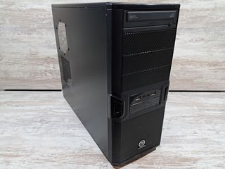 Carcasa ATX Thermaltake Dokker Lite con DVD