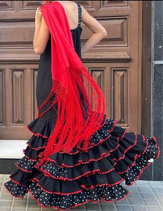 Traje flamenco negro con mantón T 3840