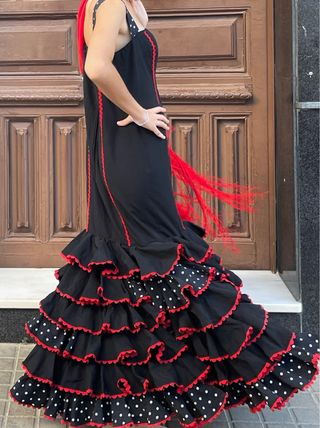 Traje flamenco negro con mantón T 3840