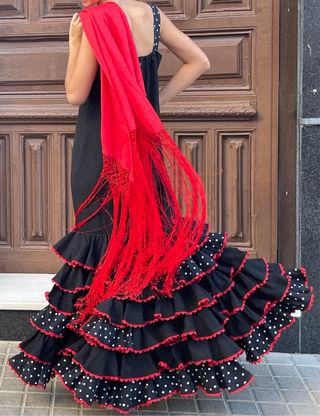 Traje flamenco negro con mantón T 3840