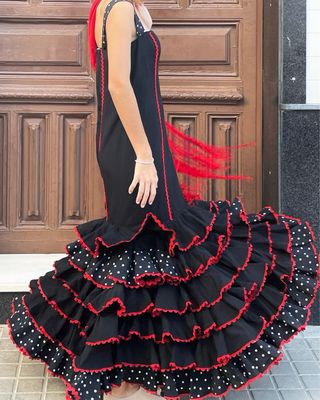Traje flamenco negro con mantón T 3840