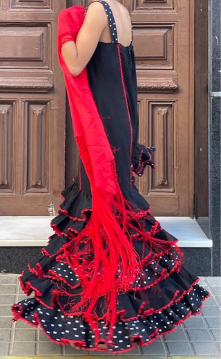 Traje flamenco negro con mantón T 3840