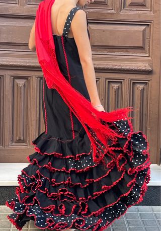 Traje flamenco negro con mantón T 3840