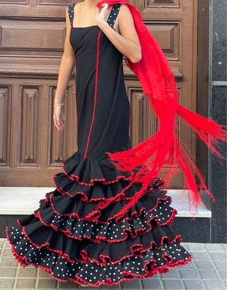 Traje flamenco negro con mantón T 3840